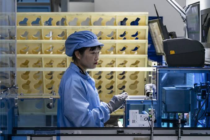China’s Industrial Profit Gains Dip in Sign of Economic Weakness