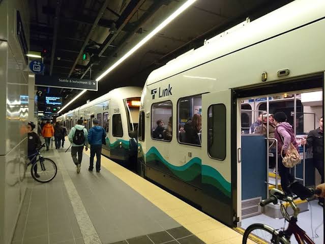 After performing perfectly through the World Cup, Seattle light rail comes to a grinding halt