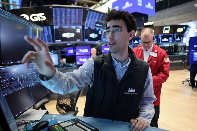 Some Experts Say It's Time to 'Take Profits'—But Investors Are Buying the Dip Today