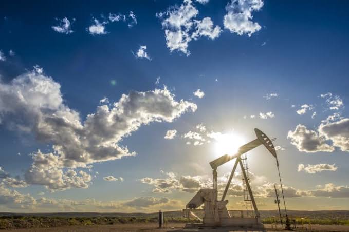 Oil Prices Fall Despite Mixed Messages on Peace Talks Over Iran