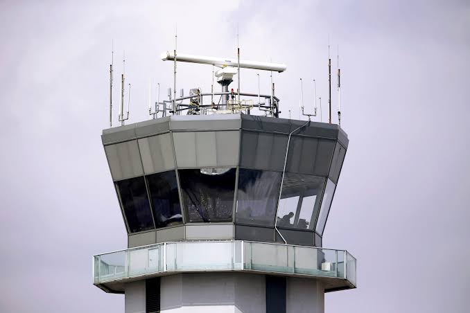 Plane hit by firework while landing at Chicago’s Midway Airport on the Fourth of July