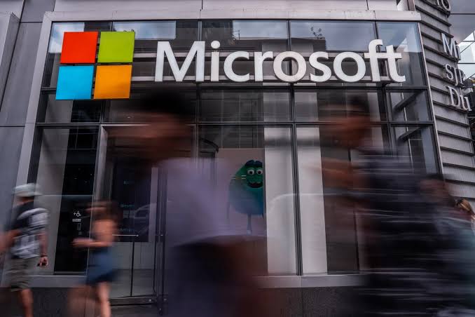 Microsoft’s $613 Billion Rout Sets Up Its Worst Month Since 2000