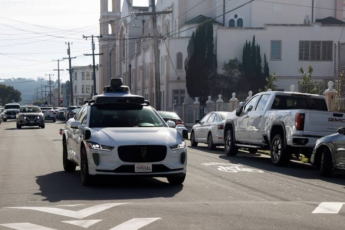 Self-driving car service Waymo says it’s coming to Portland