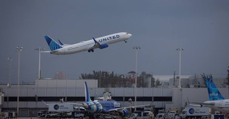 United warns of nearly $6 billion fuel hit as oil-price surge weighs on outlook
