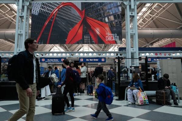 Federal officials order flight cuts at Chicago O’Hare to reduce airport delays