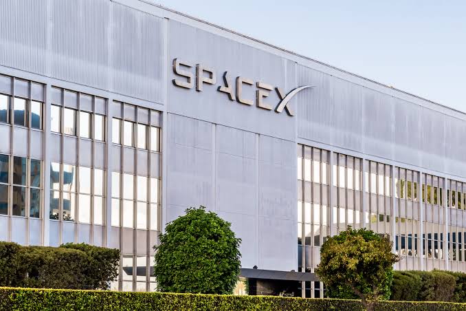 Fidelity lowers the bar for small investors to get in on SpaceX IPO
