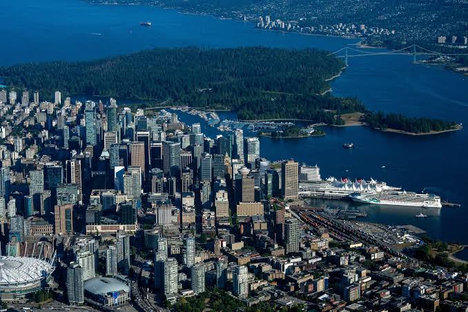 Canada Dips Into Technical Recession for First Time Since 2020