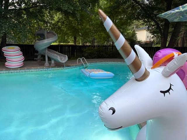 A hot summer trend in the sharing economy? Rental swimming pools
