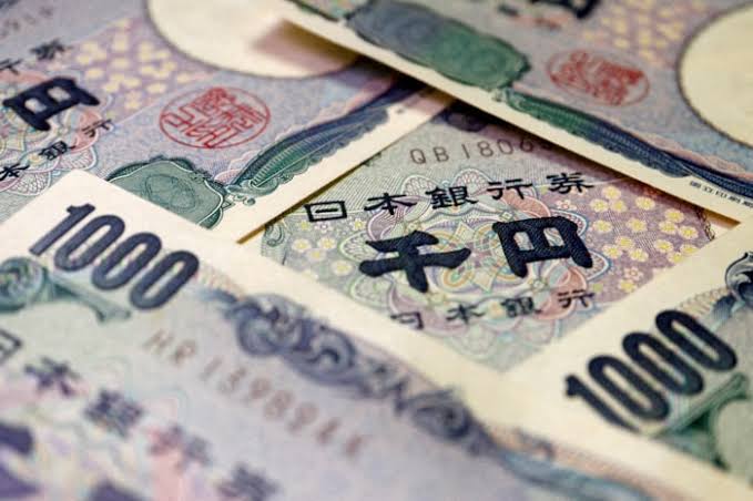 Japanese Yen Jumps to 2-Month High Versus Dollar in Possible Intervention