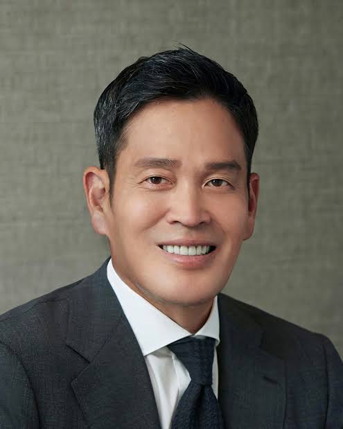 Shinsegae chairman apologizes over Starbucks Korea ‘Tank Day' controversy