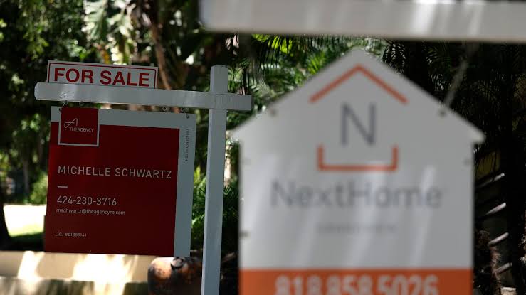 Mortgage rates rise to highest level in nearly a year, causing homebuyers to pause