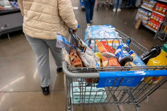 Walmart plans price cuts using tariff refunds as shoppers get skittish