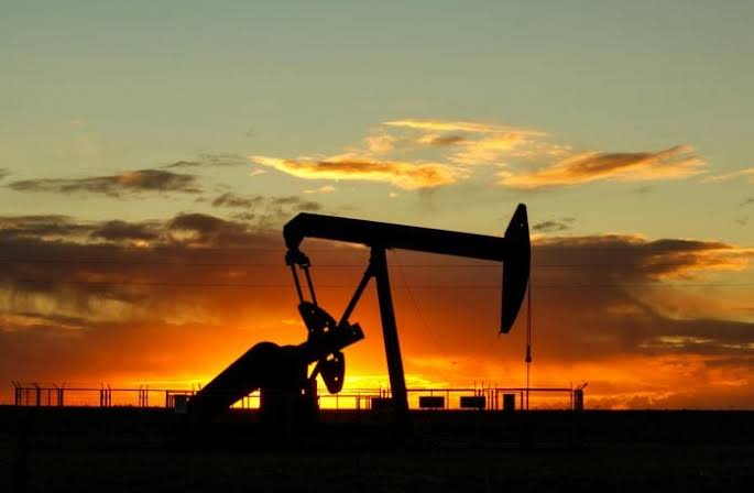Oil market shifts from supply shock to surplus, global glut fears rise