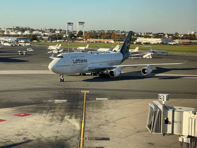 Lufthansa Slashes A340 And 747 Fleet, Outsources Flying As Labor Fight Intensifies