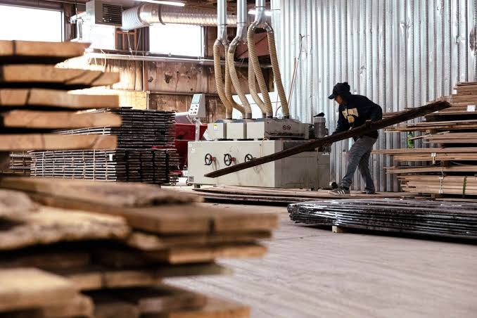 US Factory Activity Expands at Strongest Pace Since 2022