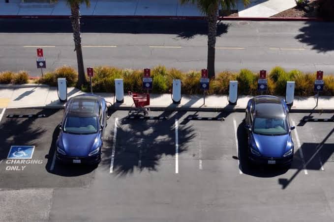 Tesla Stock Rises as Musk’s EV Maker Deepens Ties With SpaceX