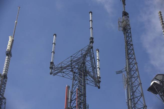 Carr Calls for Ending Cap on TV Station Ownership