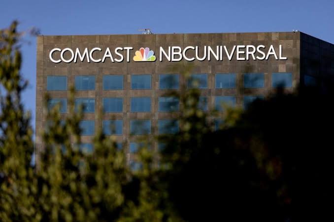 Comcast Reports Lower Profit, Narrows Domestic Broadband-Subscriber Losses