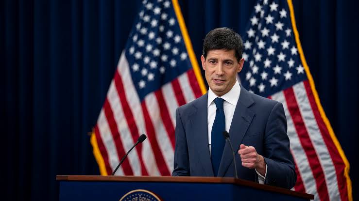 Fed saw "upside risks" to inflation, disagreed on rate path