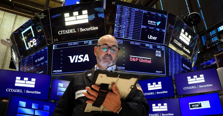 Stocks flat as traders digest Fed comments, oil falls