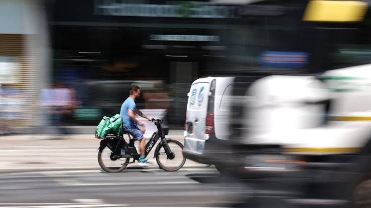 Uber stalls European food delivery push as it pursues Delivery Hero takeover