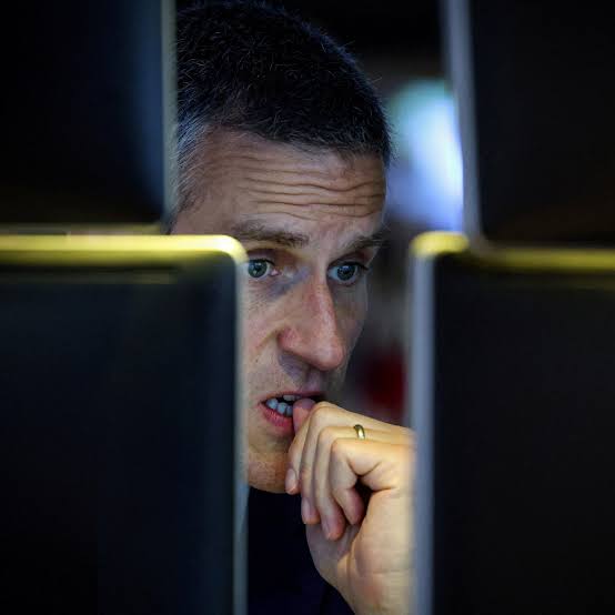 Wall Street ends mixed as investors focus on tech earnings