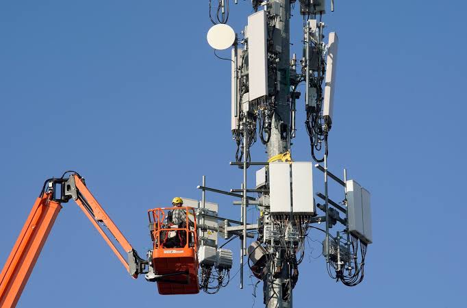 US wireless carrier Verizon to sell 274 stores, lay off another 500 corporate employees