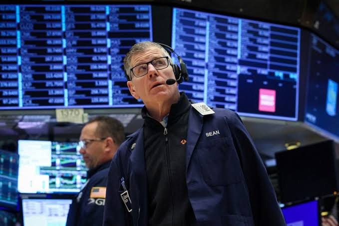 Wall St futures rise on report US, Iran halt attacks after weekend flare-up