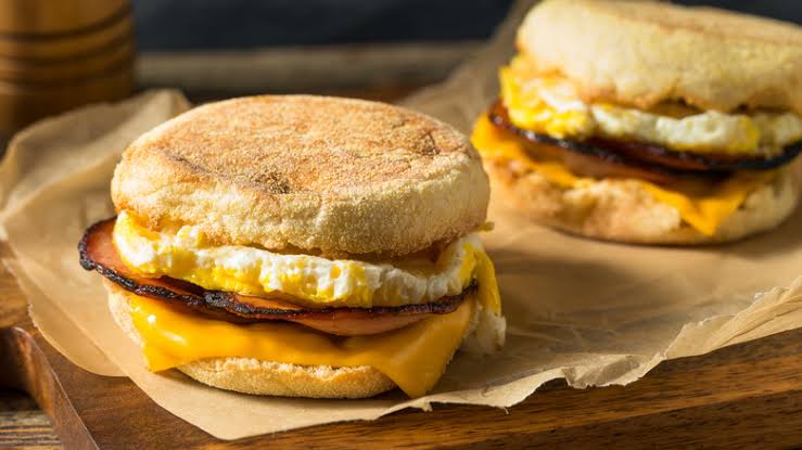 The Fast Food Burger Chain Quietly Serving One Of The Highest-Quality Breakfast Sandwiches