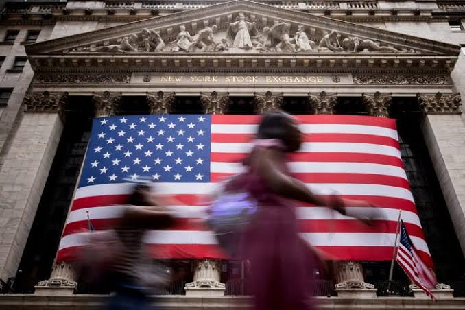 'Running off the cliff': An explosion of household debt has put the US economy in a tough spot