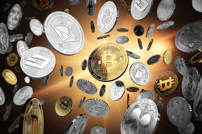 Banking groups and crypto advocates clash over stablecoin rewards in Senate bill