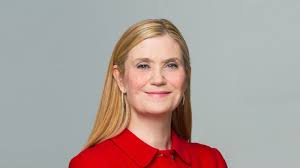 JPMorgan shuffles executive management; Lake to retire