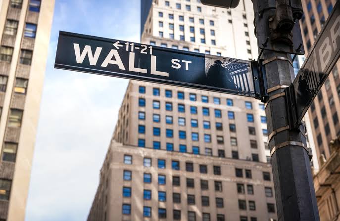 Wall Street ended mixed as SpaceX climbed and broader tech fell