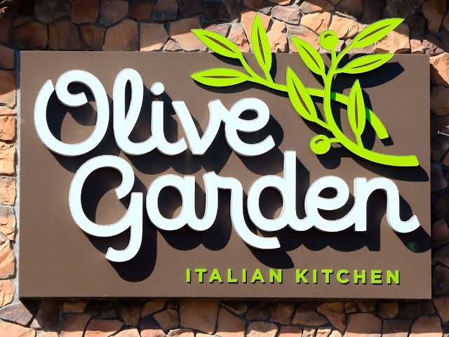 Olive Garden Is Bringing Back Its $100 Unlimited Pasta Pass—And It’s Still An Absurdly Good Deal