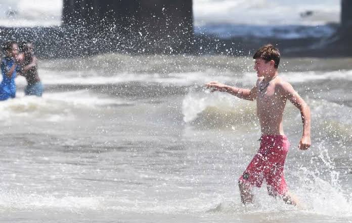 Searing U.S. heat disrupts July 4th events, strains power grid