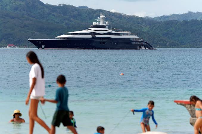 Zuckerberg’s superyacht ignored emergency channel, failed to aid stranded boat