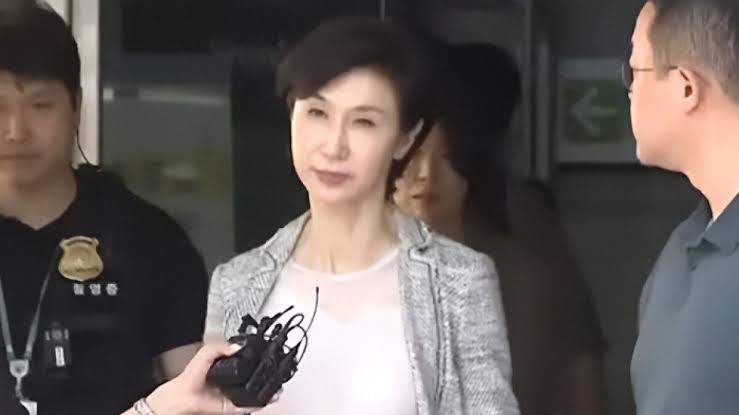 Billionaire Who Left His Wife For A Younger Woman Ordered To Pay Her Insane Amount In The 'Divorce Of The Century'
