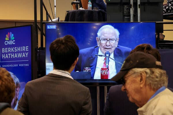 Warren Buffet Declines to Donate to Gates Foundation Amid Epstein Revelations