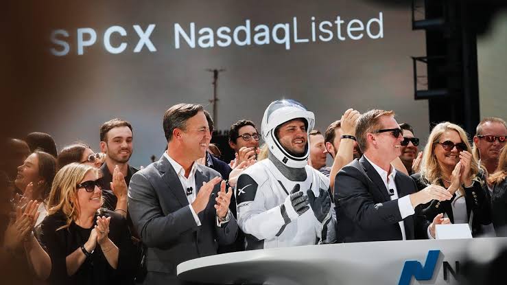 Advisors Urge Caution on SpaceX Stock One Month After Its IPO