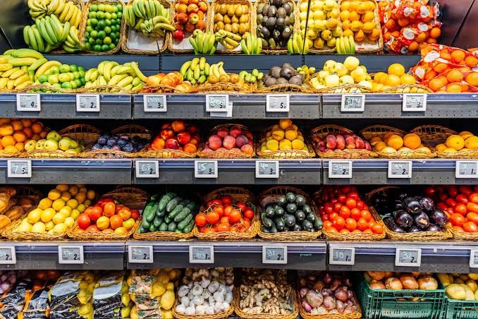 Grocery chains are slashing prices. Will Oregon shoppers actually save money?