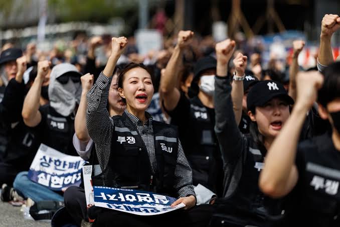 Samsung Chip Workers to Get Average $340,000 Bonus in AI Boom