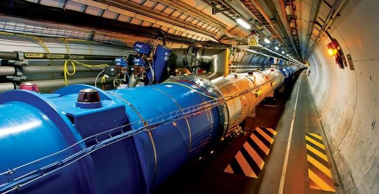 Oxygen collisions at the LHC show new indications of extreme state of matter