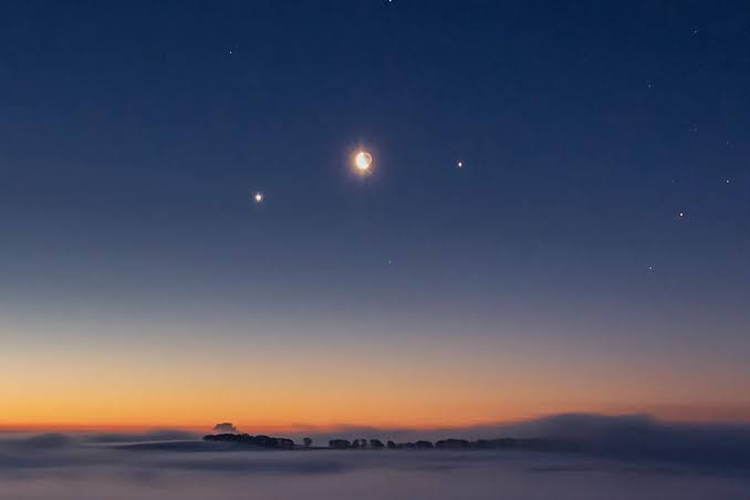 See two planets kiss this weekend. Venus and Jupiter are bright in the west after sunset. Here's how to see the Solar System encounter