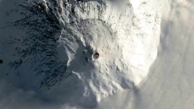 There's a Volcano in Antarctica Spewing Gold Crystals Into The Atmosphere