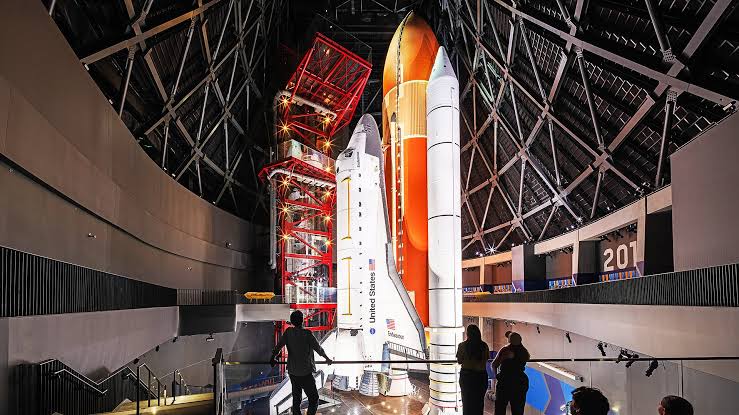 Space Shuttle Endeavour Looks Absolutely Incredible In All Its ‘Full Stack’ Glory