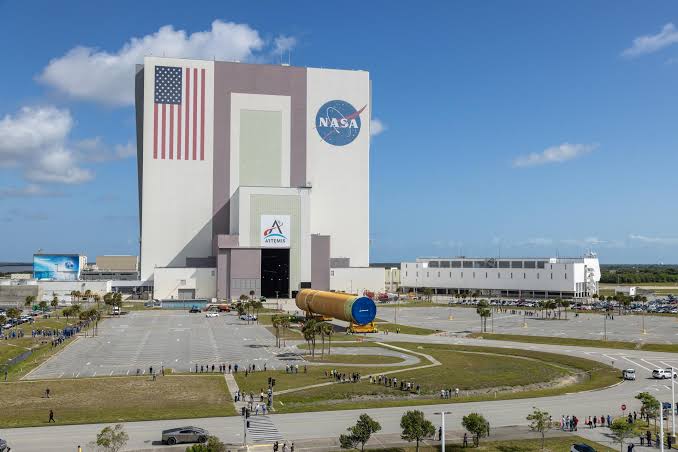 NASA’s Artemis III Moon Rocket Hardware Arrives, Artemis II Capsule Returns to Kennedy
