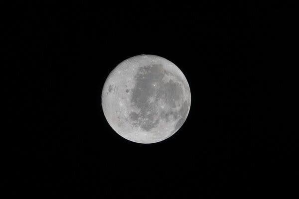 NASA Artemis II Astronauts Race Into Moon’s Embrace After Quiet Easter