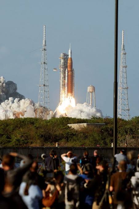 Opinion | Fly Me to the Moon