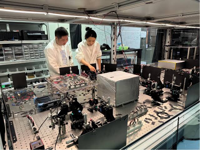 Five phases of localization physics observed in a single quantum system
