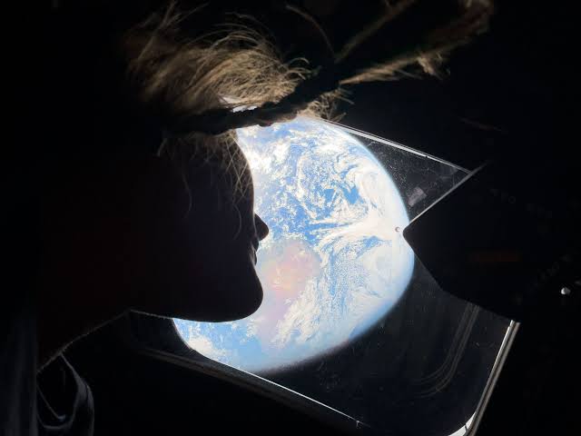 Artemis II Crew Pays Tribute to its Commander's Late Wife